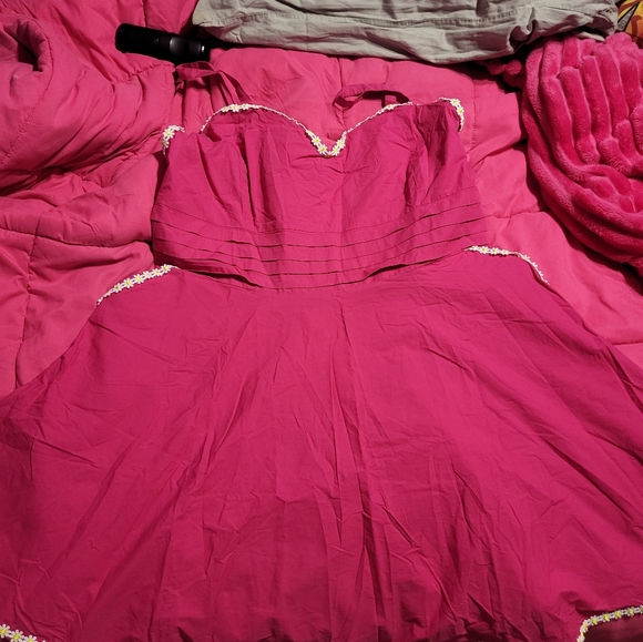 NWT Unique Vintage Fuschia Dress with Daisies - Picture 4 of 9